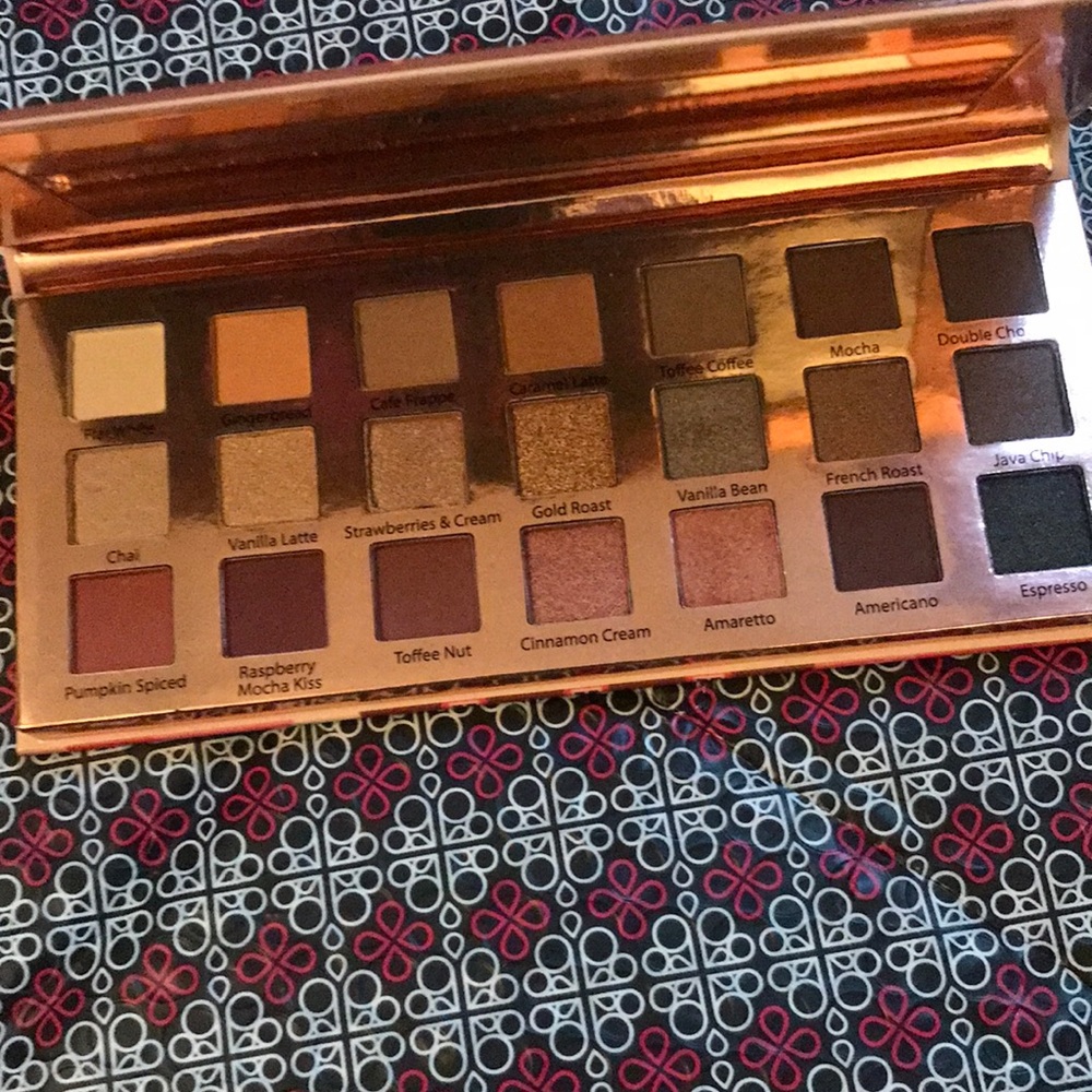 THE BEAUTY CROP ESPRESSO YOURSELF EYESHADOW PALETTE NWOT